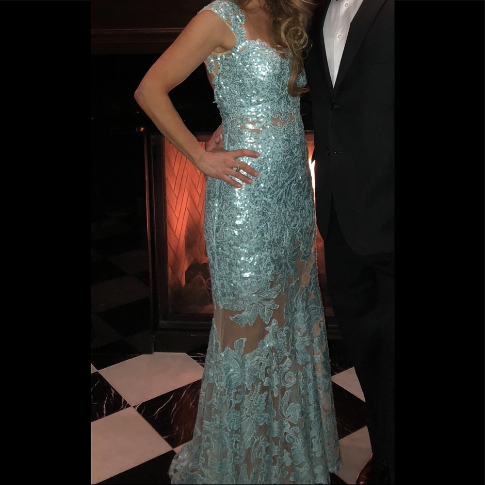 Stunning Jovani Dress. Fits sizes 4-6